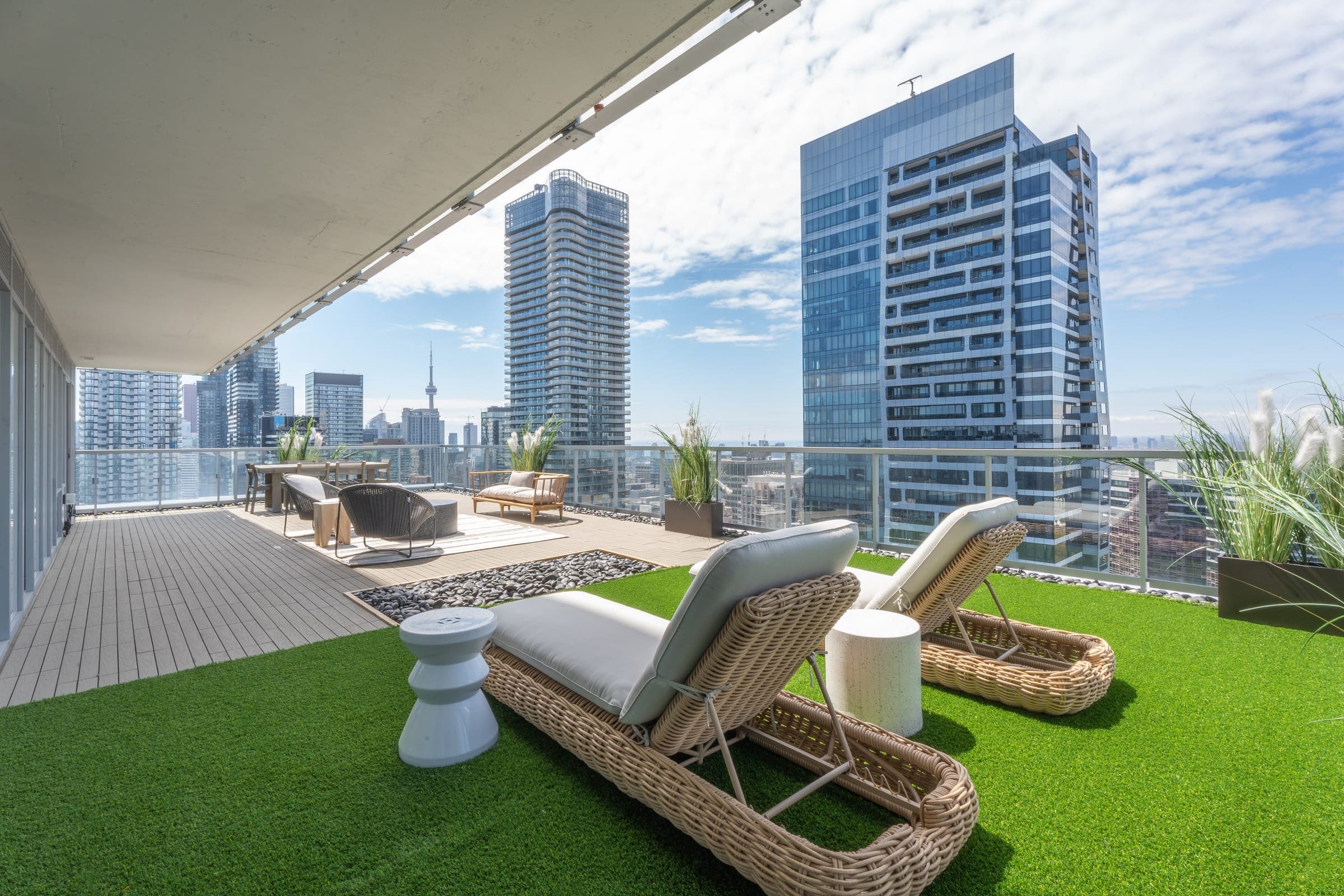 Rooftop amenity terrace