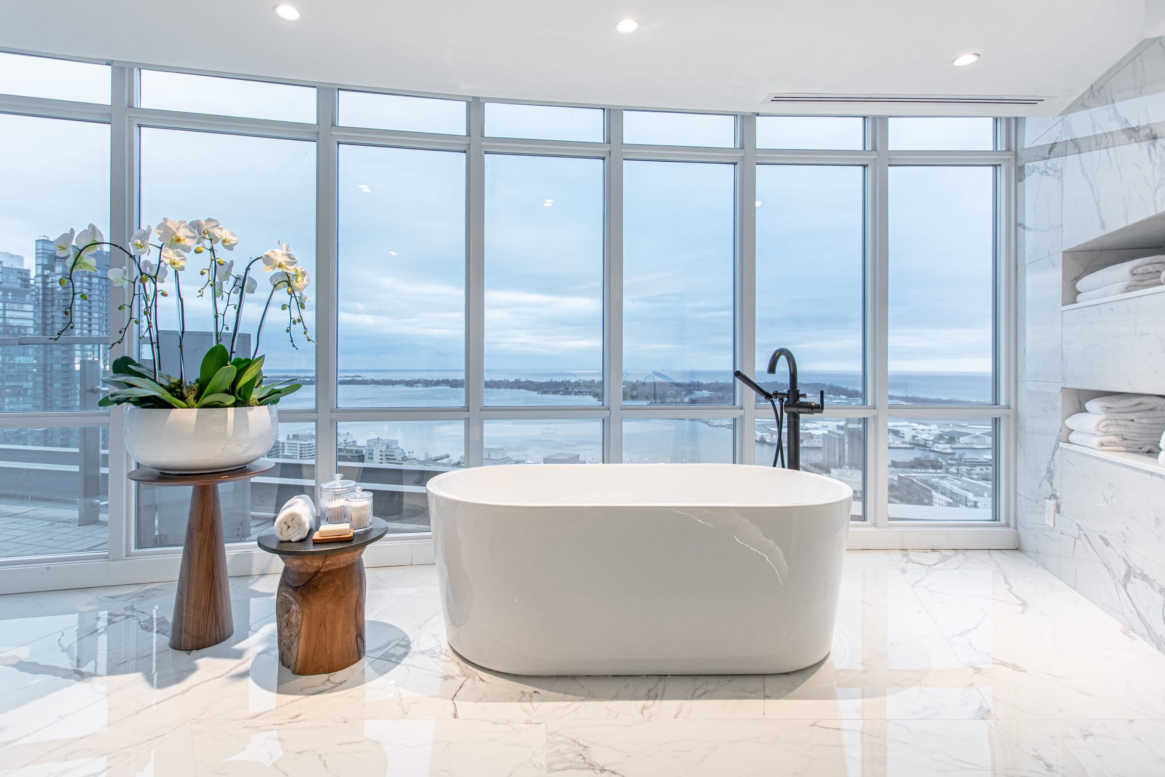 Model suite bath, lake view